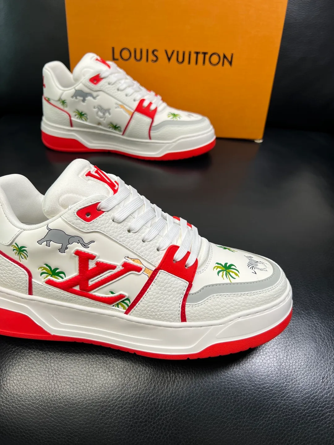 Men's shoes 💰 940 Lv high quality top crafts Louis Vuitton, sports sneakers counter synchronization, uppers imported from Italy, high-quality splicing colorful complex crafts, imported mesh pads soft and comfortable, soles: original soles specially provided by the original factory, T men's shoes 💰U exclusive movable molded soles super comfortable, original factory single goods, code number 39-44 (customized 38 45)